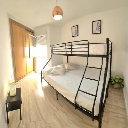 Cozy With Private Parking Near Center And 公寓 *