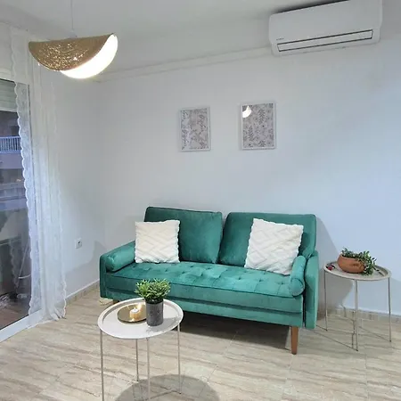 公寓 Cozy With Private Parking Near Center And *