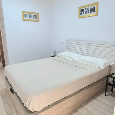 公寓 Cozy With Private Parking Near Center And
